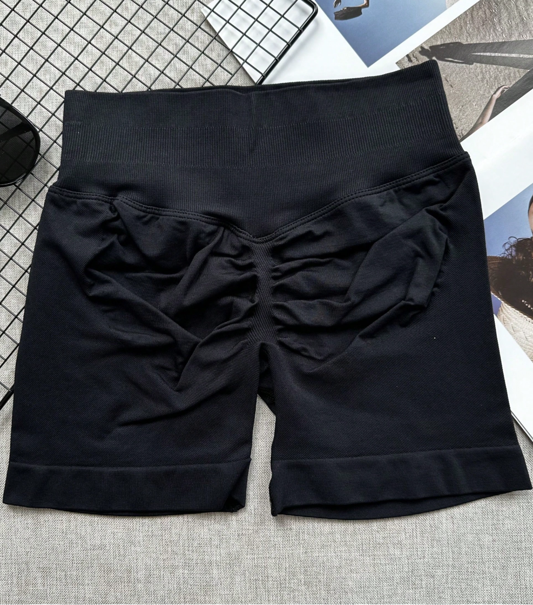 SHORT CON FRUNCE